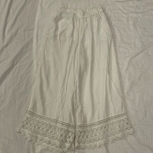 American Eagle White elastic waistband pants with pockets